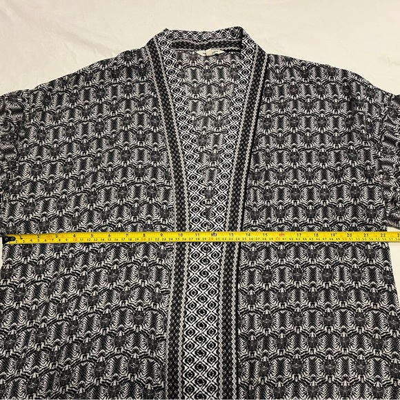 Max Studio open-front kimono black and white geometric pattern - Picture 6 of 10